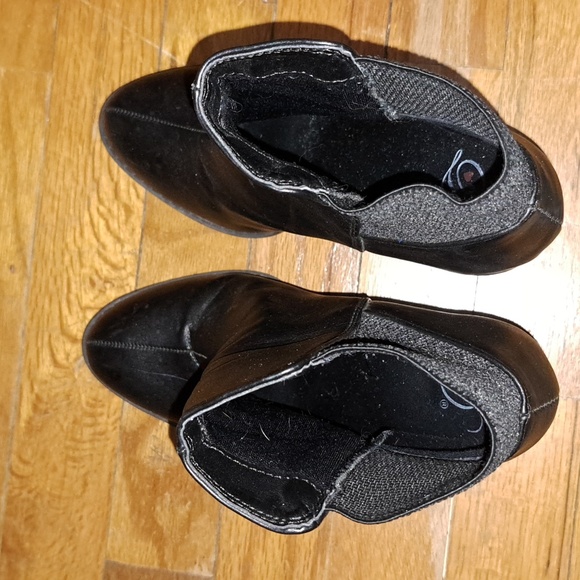 Heart in D black leather heel boots good used condition - Picture 2 of 6